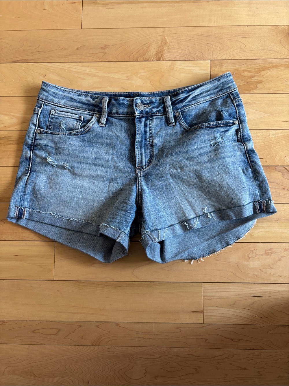 NWOT Silver Jeans Co. Boyfriend Short Distressed Denim - Size 31